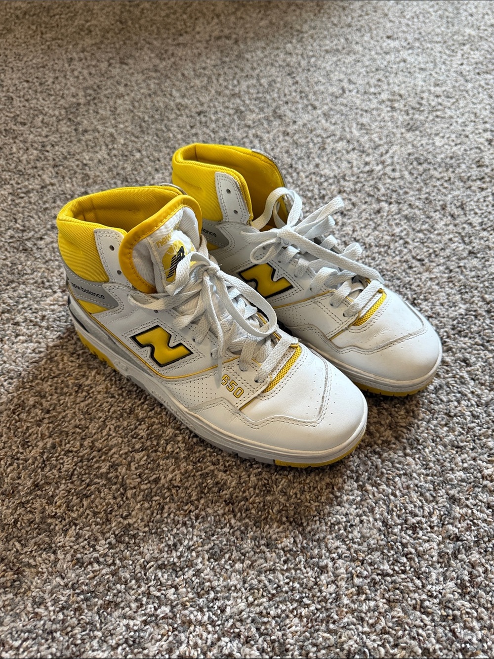 New Balance Kids 550 High-Top Sneakers in White and Yellow Size 6.5